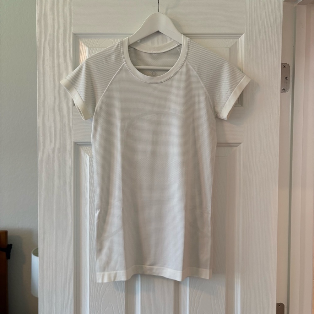 Lululemon Swiftly Tech Short Sleeve Shirt - Hip Length
